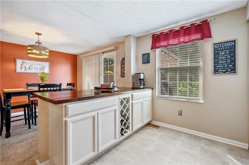 Hawthorne Dr, Oakdale, PA 15071