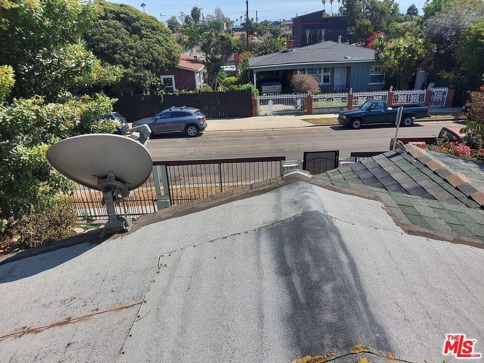 Vernon Ave, Venice, CA 90291