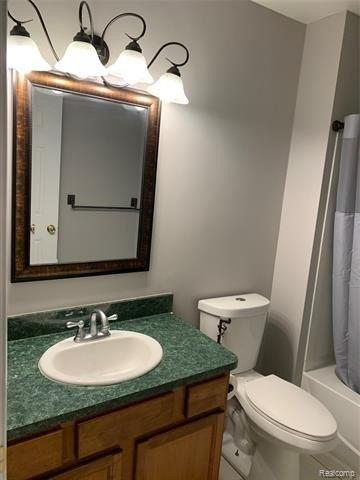 Hidden View Ct, Utica, MI 48315
