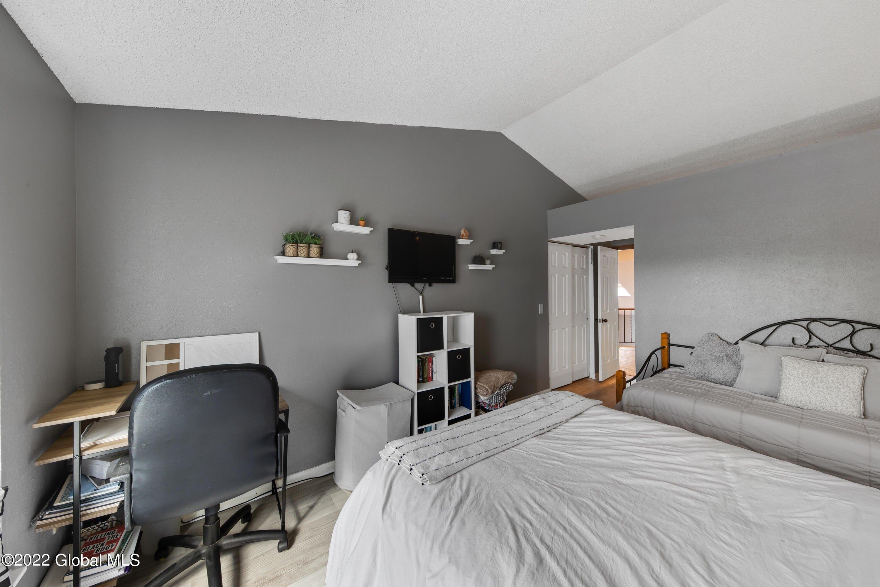 Justine Ct, Rensselaer, NY 12144