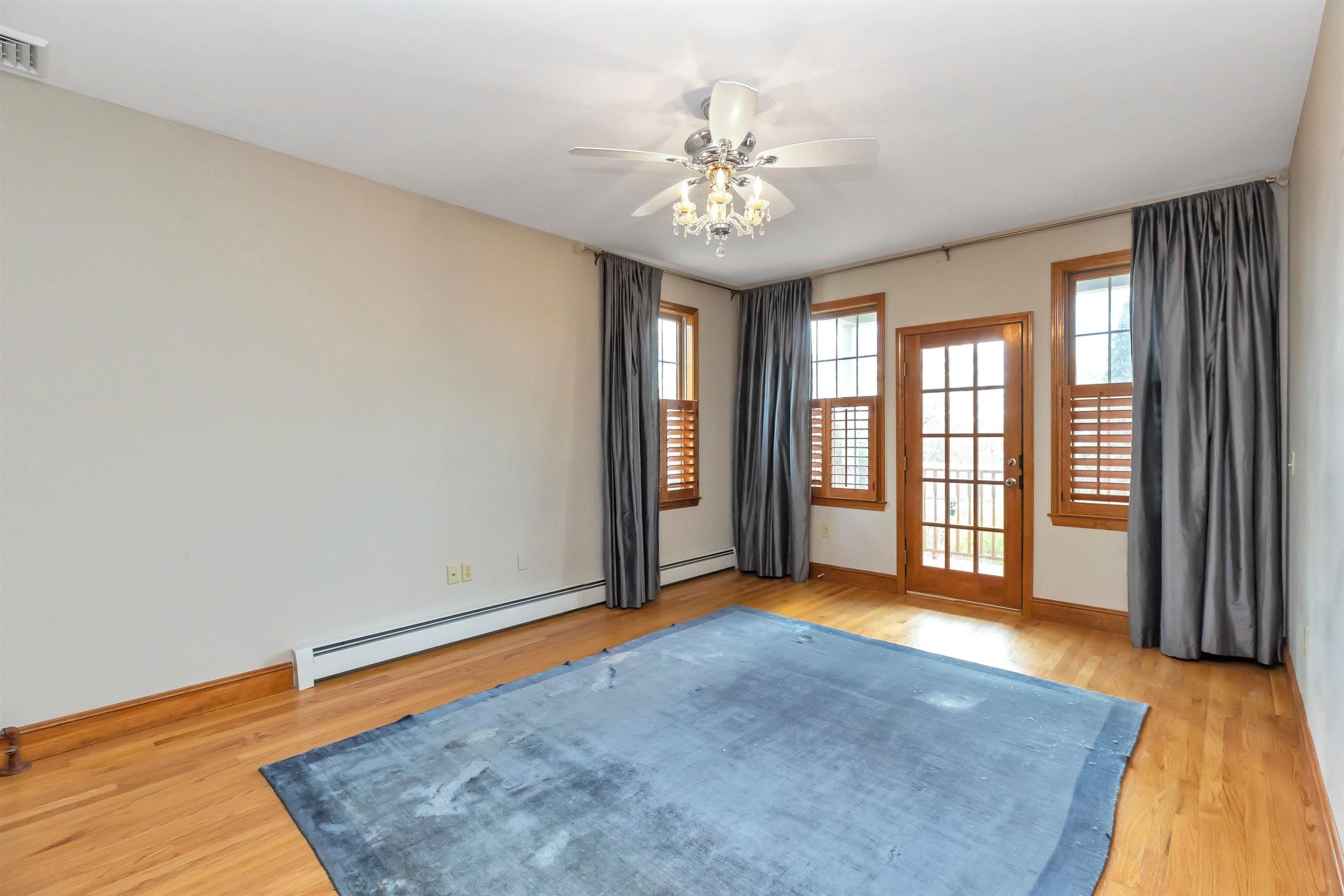 Lexington Ave, Manchester, NH 03104