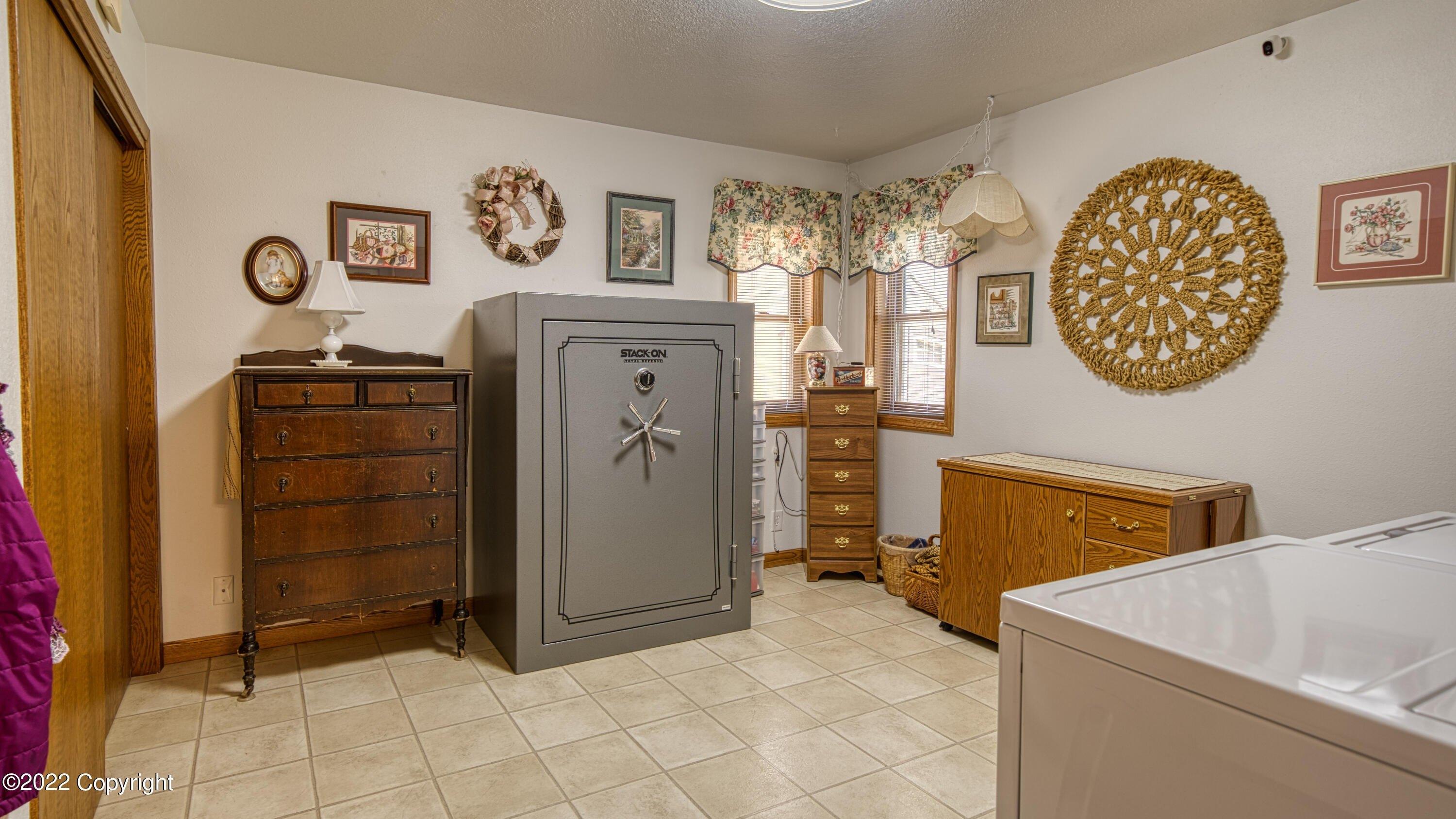 Hillcrest Dr, Gillette, WY 82718