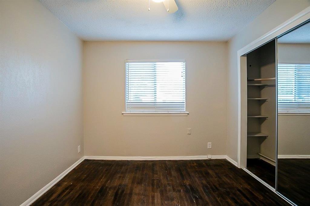 Thomas Ave, Hurst, TX 76053