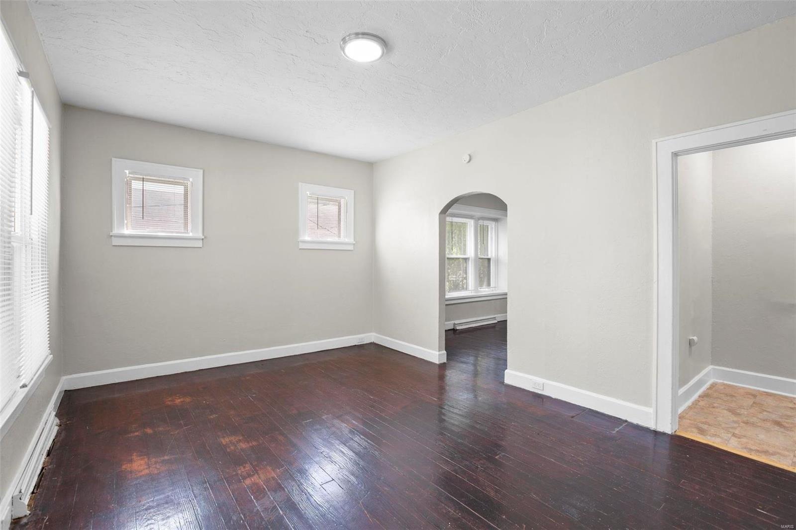 Lexa Dr, Saint Louis, MO 63136