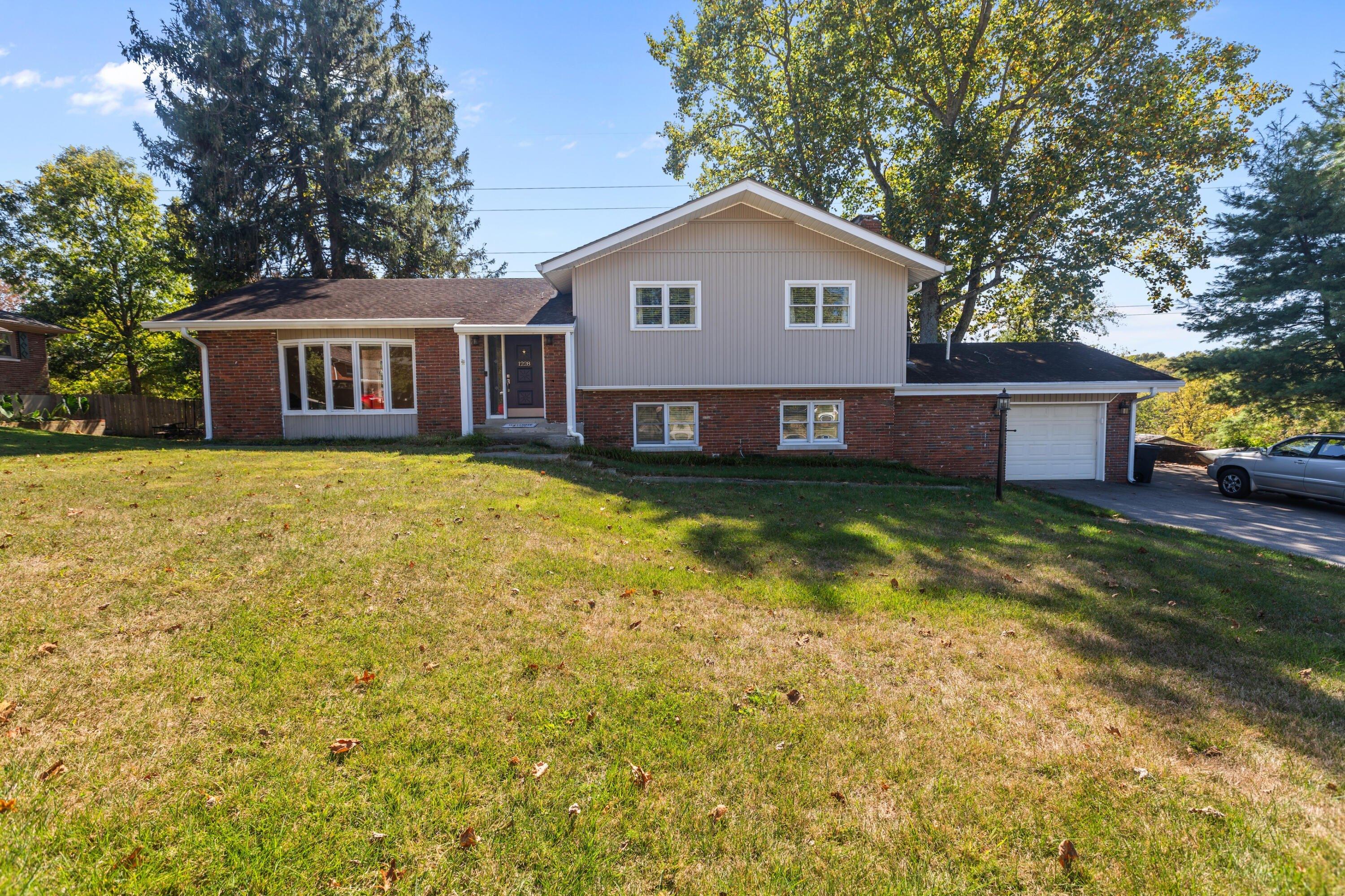 Meadow Ln, Frankfort, KY 40601