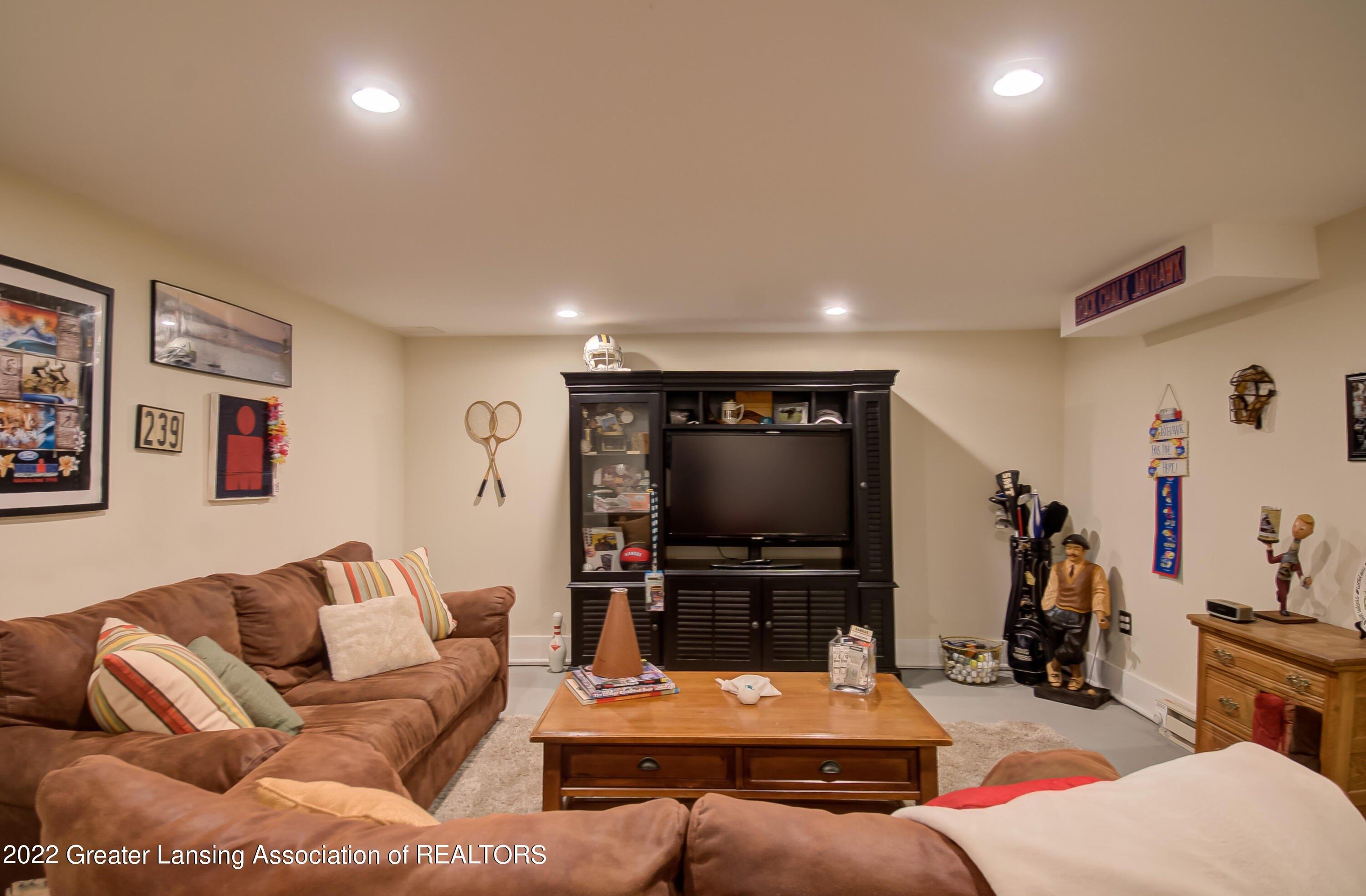 Westlawn Ave, East Lansing, MI 48823