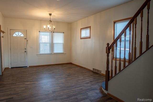 Gregory Ave, Lincoln Park, MI 48146