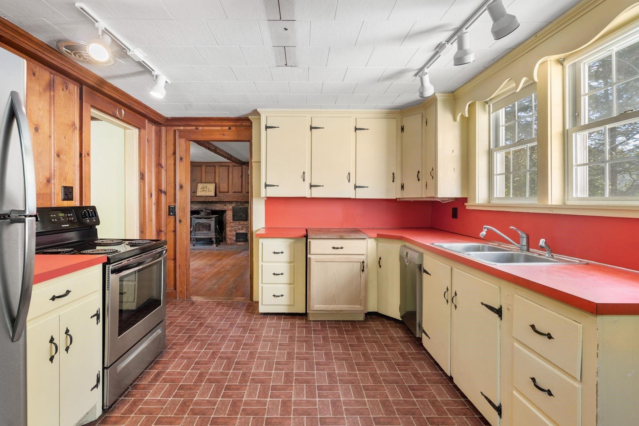 Exeter Rd, Hampton, NH 03842