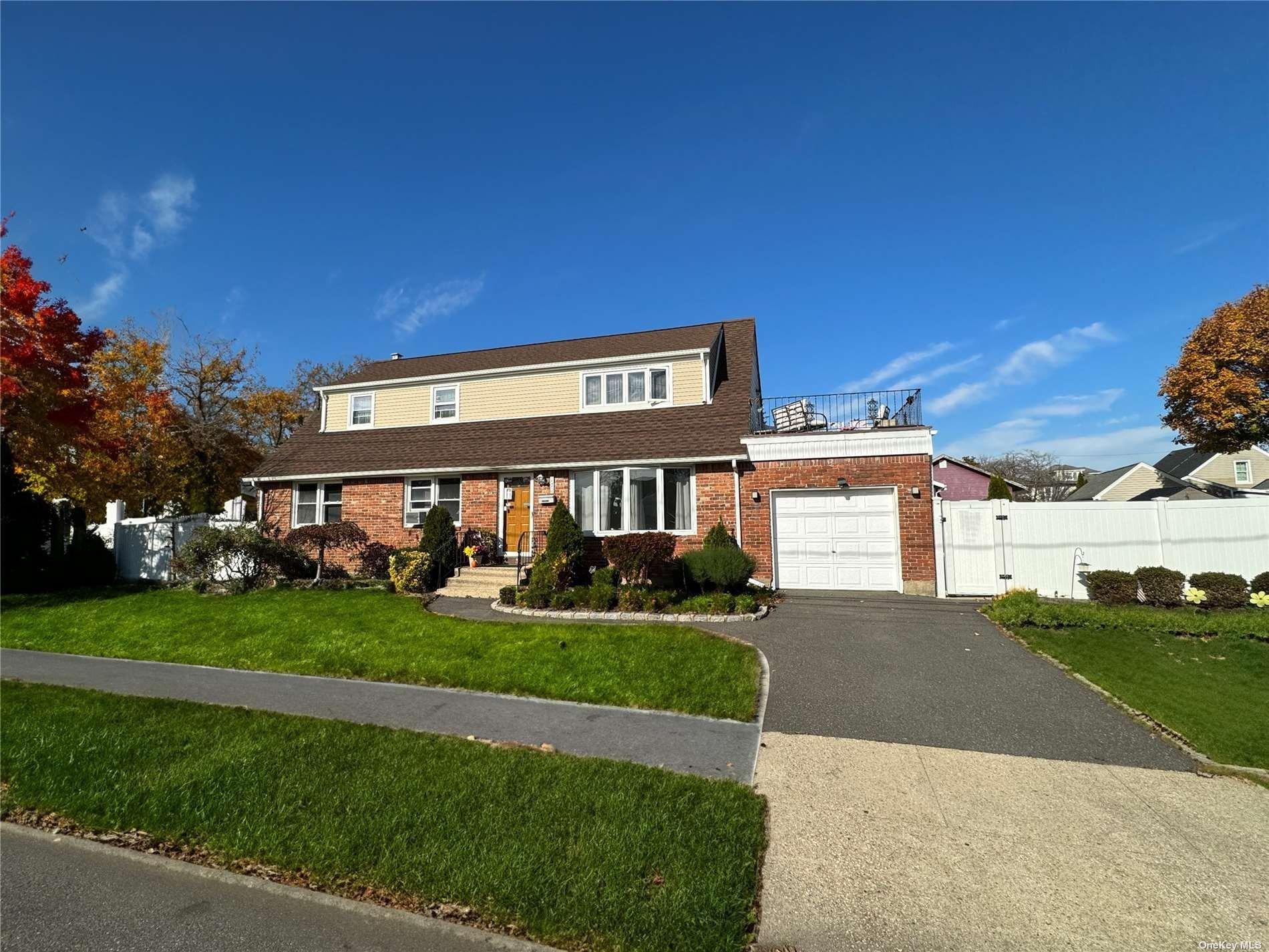2nd St, Hicksville, NY 11801