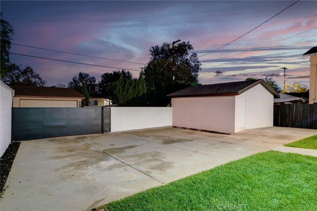 Sherman Way, Van Nuys, CA 91406