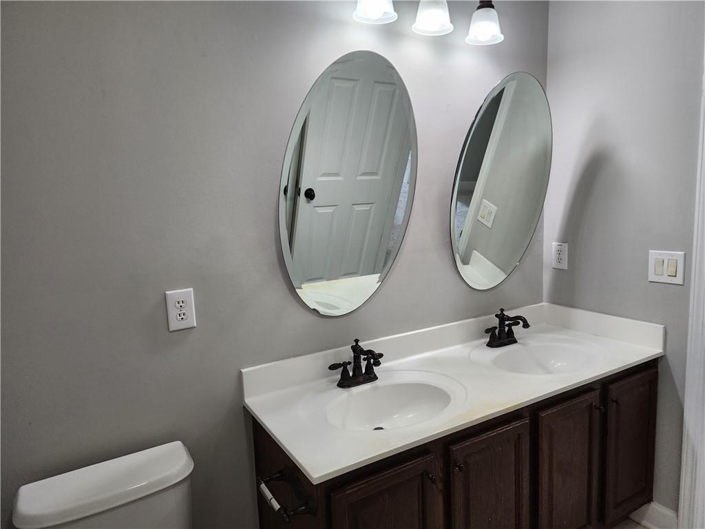 Sparkling Cove Ln, Buford, GA 30518