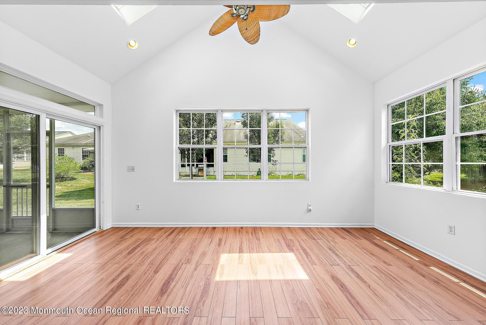 Pelican Ln, Little Egg Harbor Twp, NJ 08087