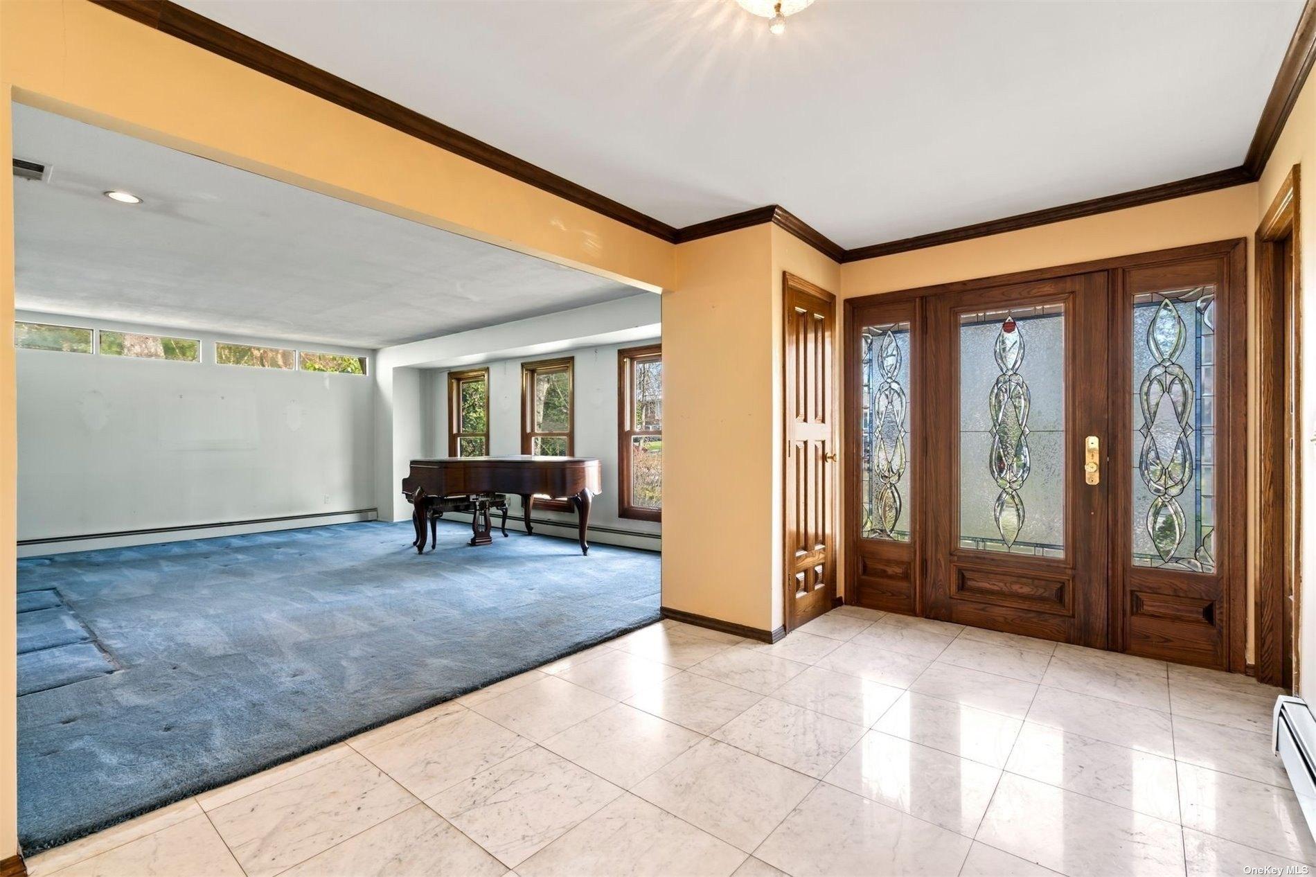 Woodland Ln, Smithtown, NY 11787