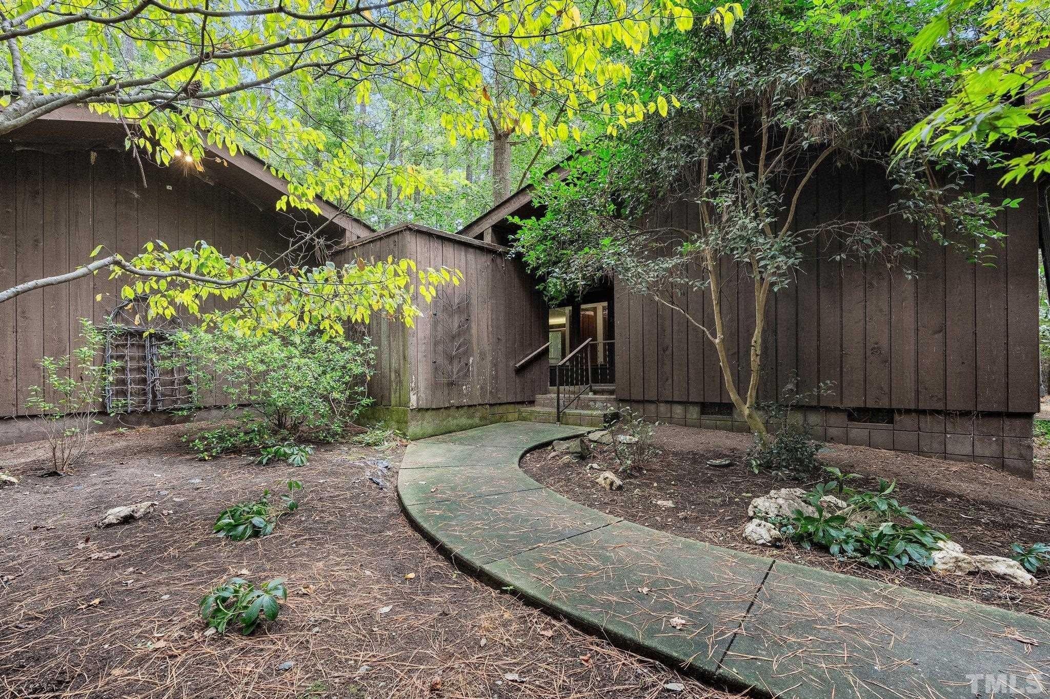 Mimosa Dr, Chapel Hill, NC 27514
