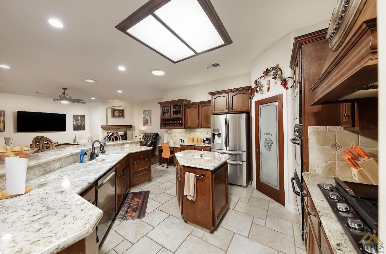 New Hampshire Ave, Bakersfield, CA 93312