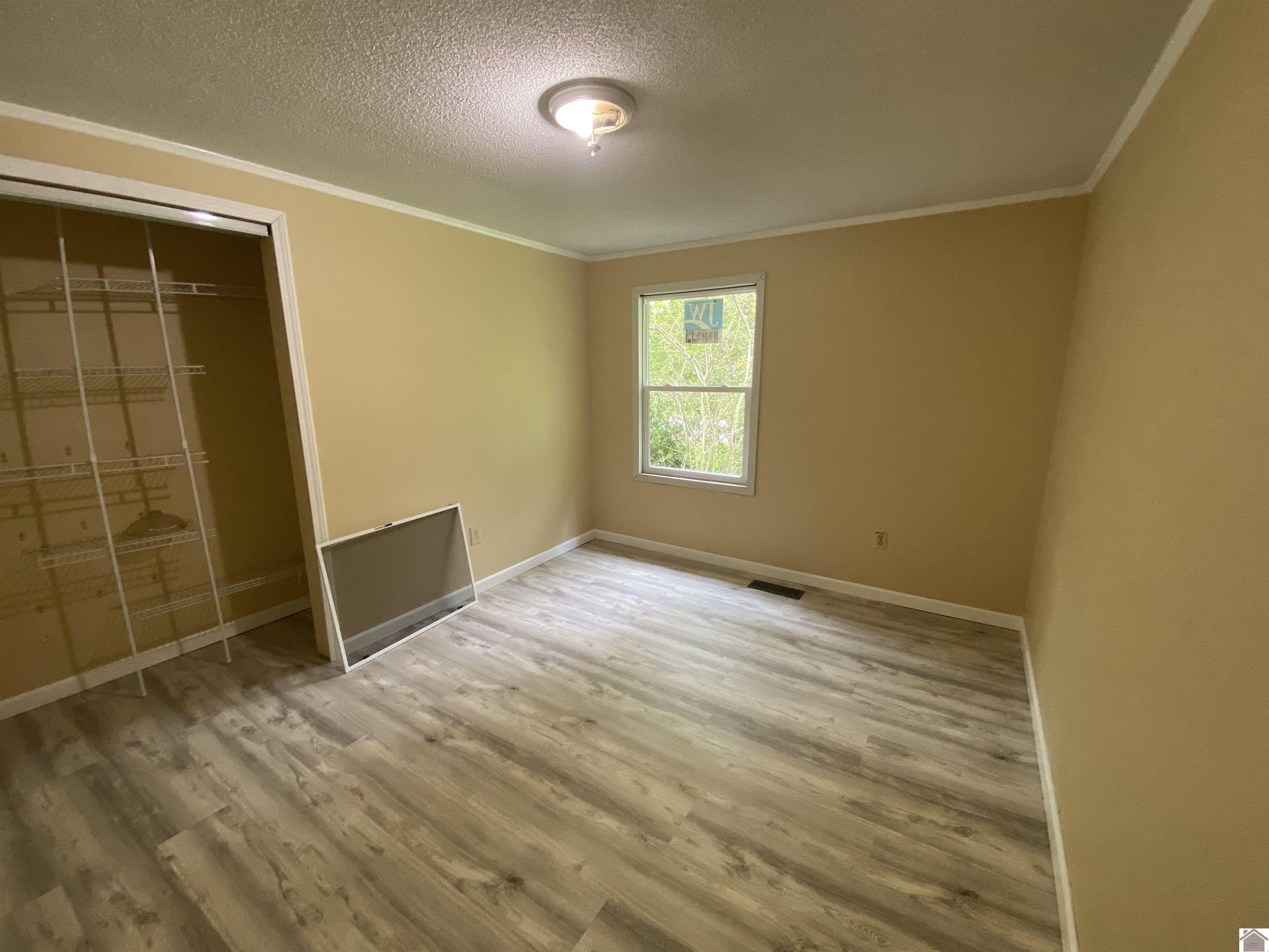 Creekside Dr, Paducah, KY 42003