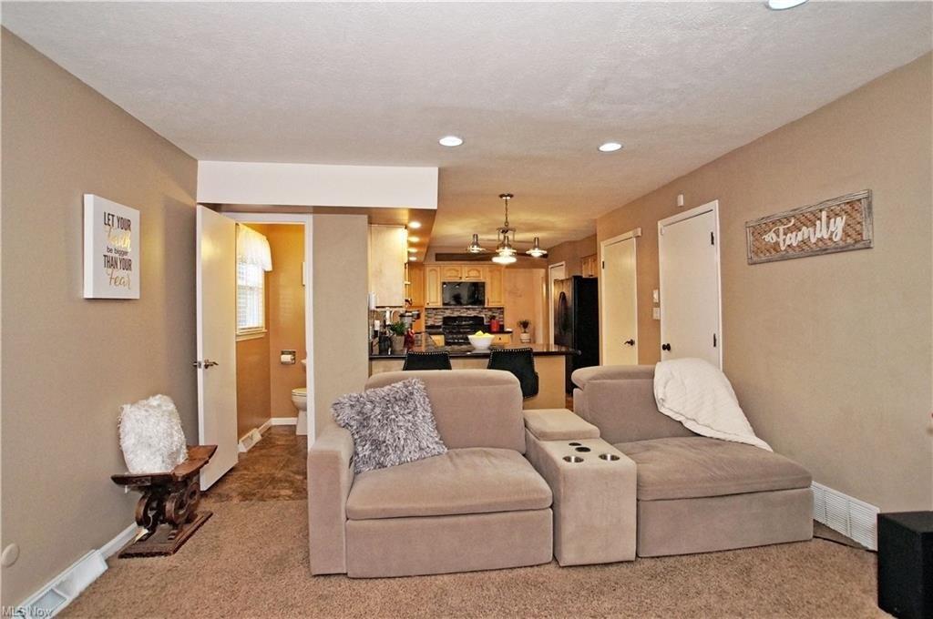 Shiawassee Ave, Fairlawn, OH 44333