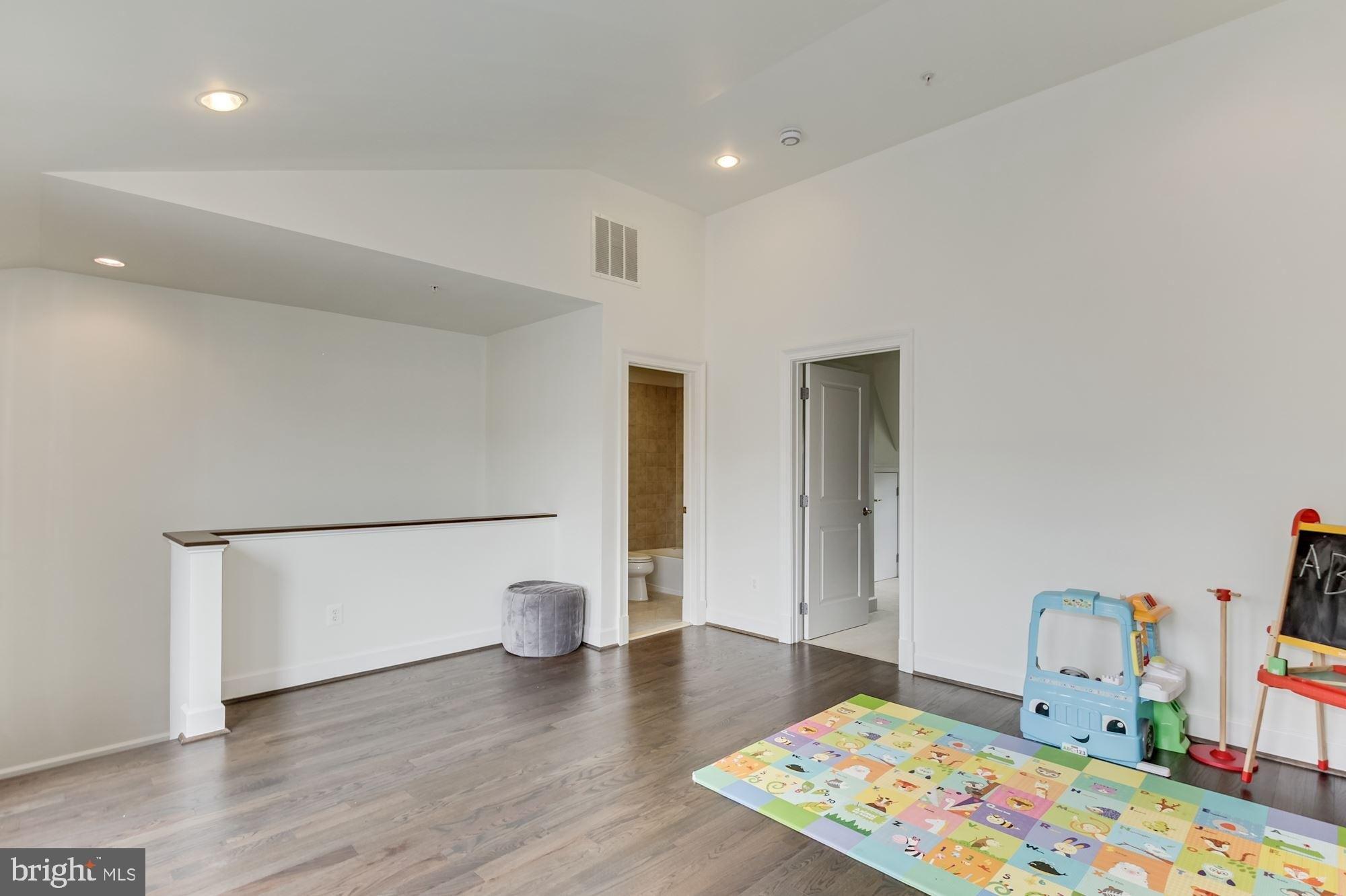 Ansin Circle Dr, Potomac, MD 20854