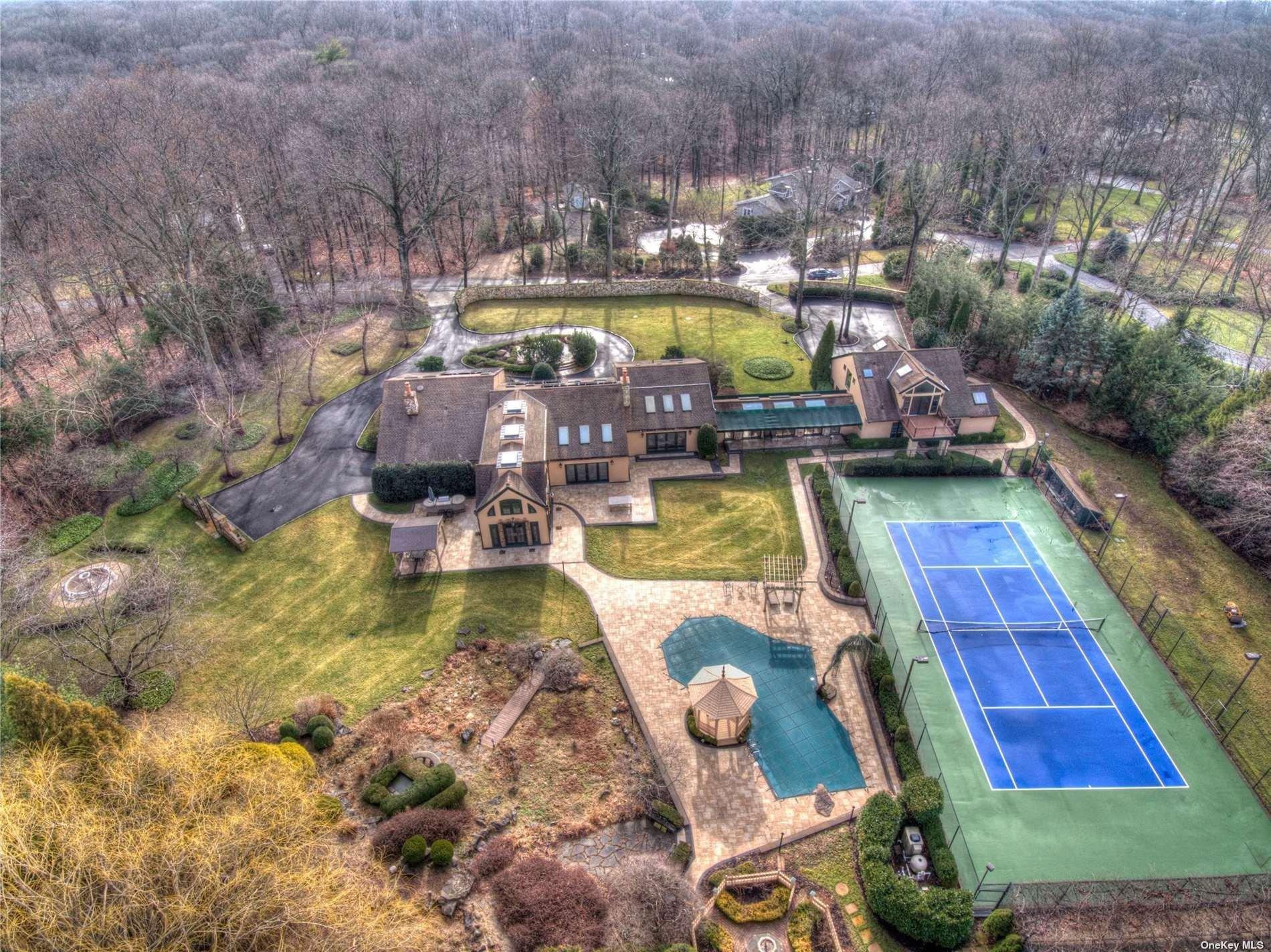 Mallard Dr, Lloyd Harbor, NY 11743