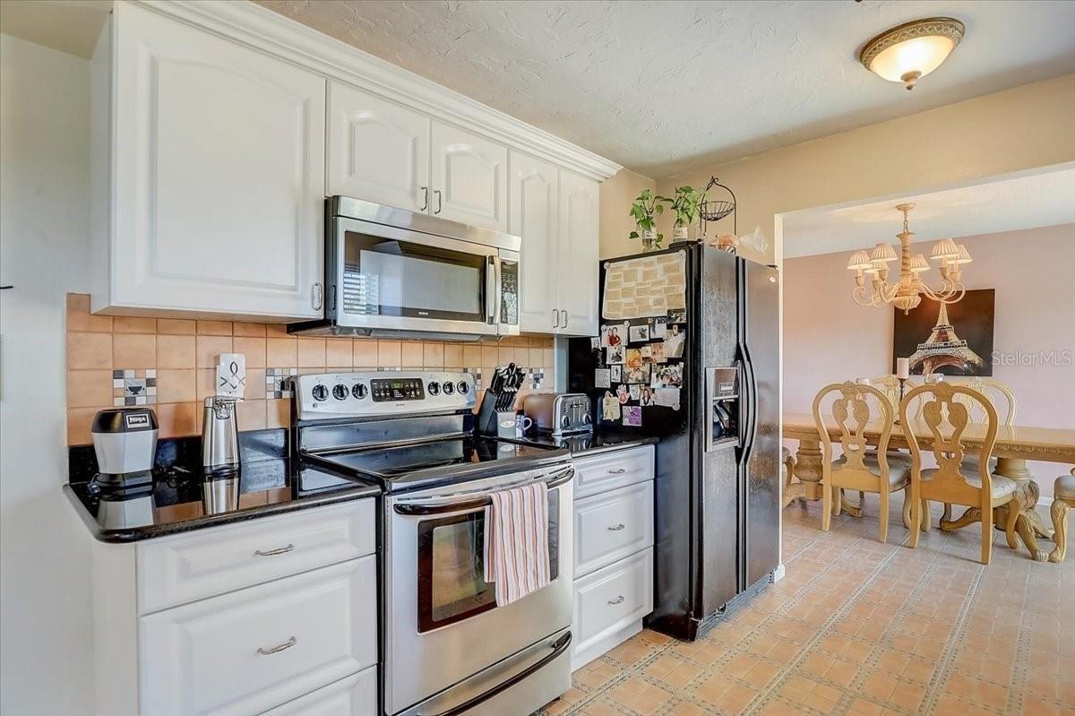 77th Pl E, Sarasota, FL 34243