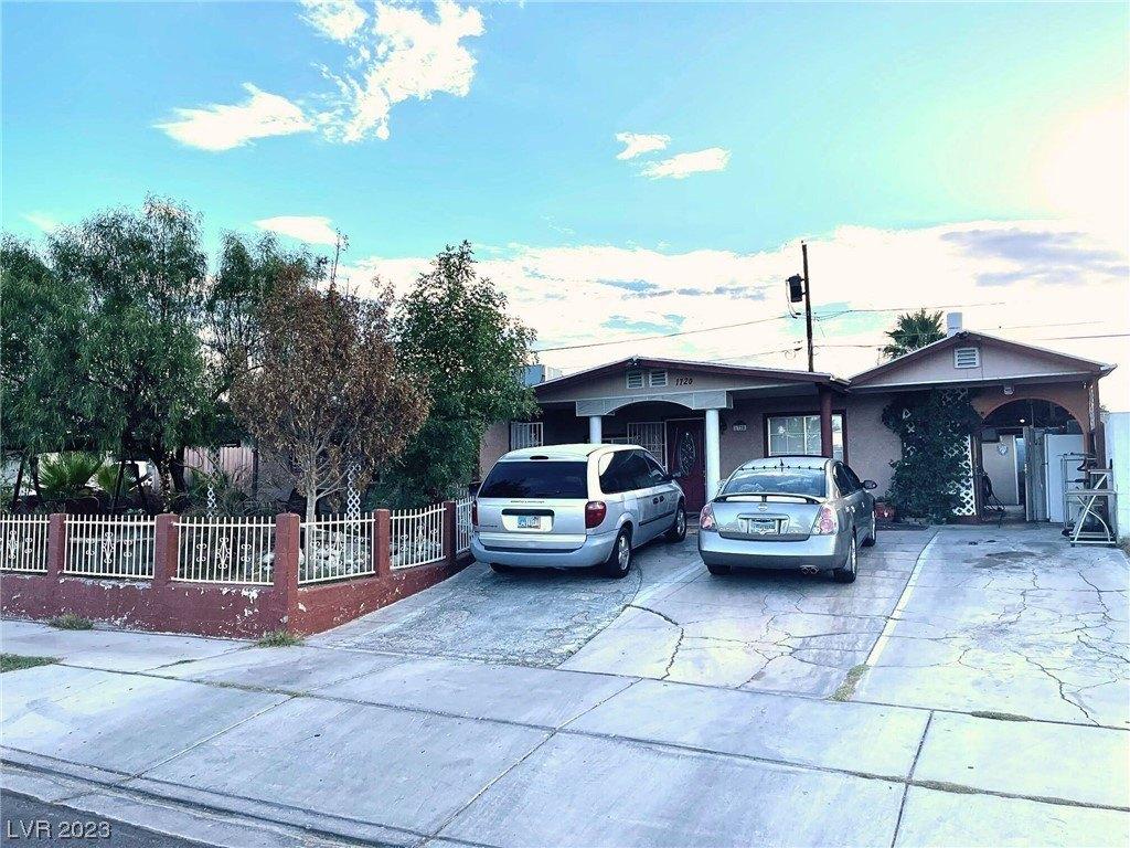 Weeping Willow Ln, Las Vegas, NV 89104