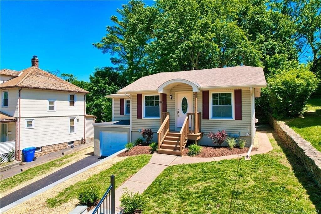 Columbus Ave, Meriden, CT 06451