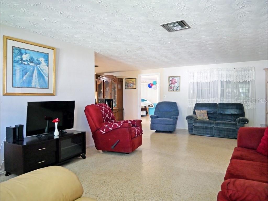 Lawn Pl, Holiday, FL 34691