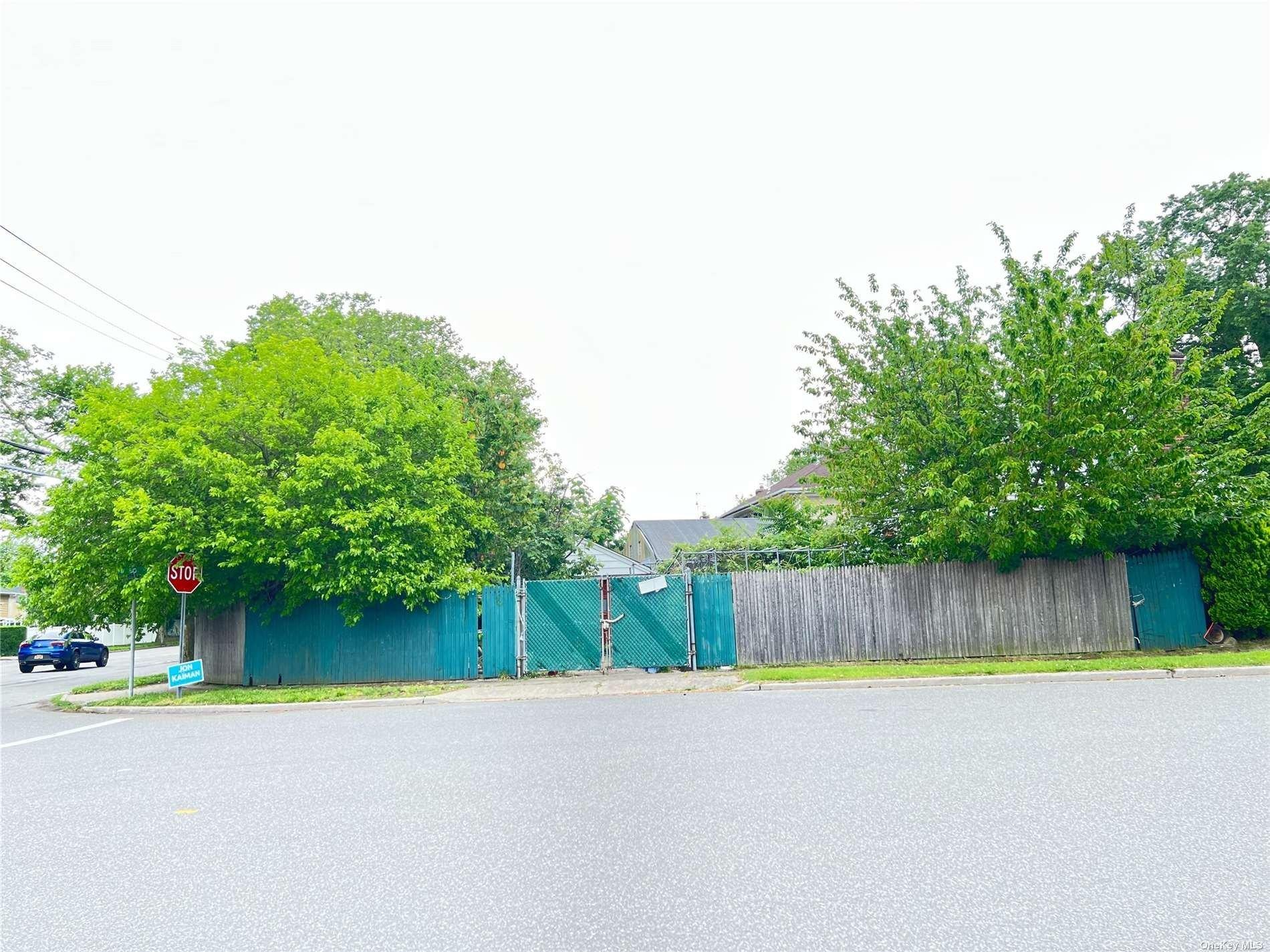 Norman St, New Hyde Park, NY 11040