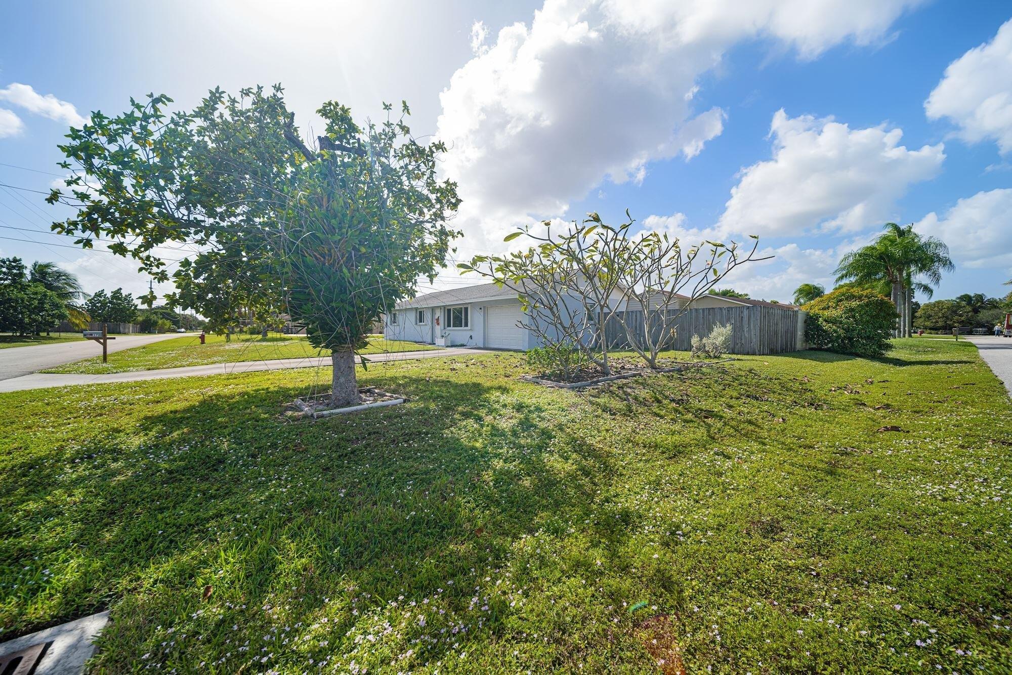 Florida Dr, Lake Worth, FL 33462