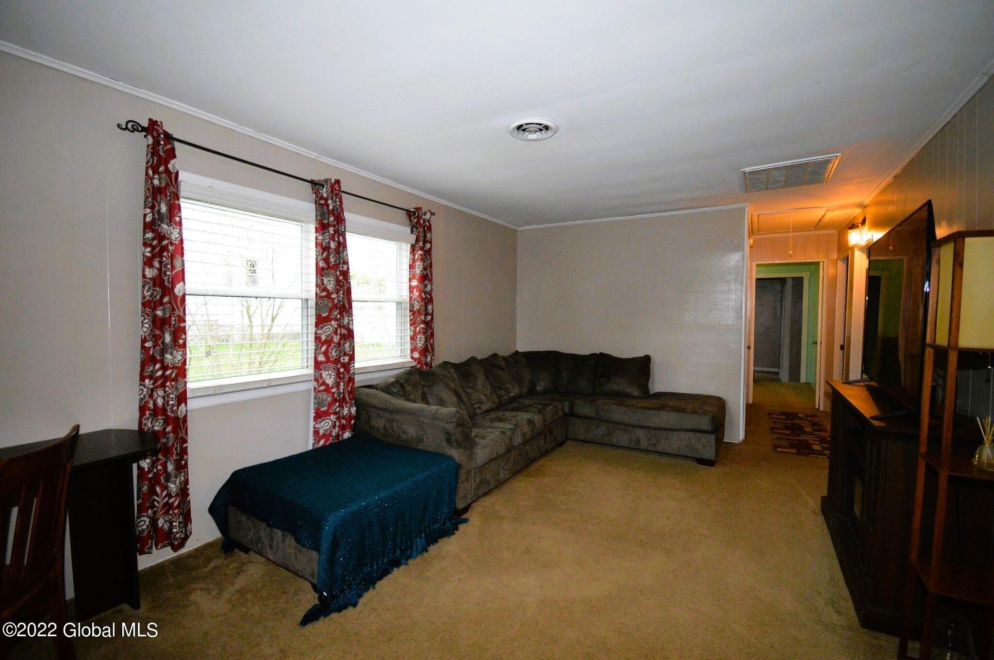 Chiswell Rd, Schenectady, NY 12304
