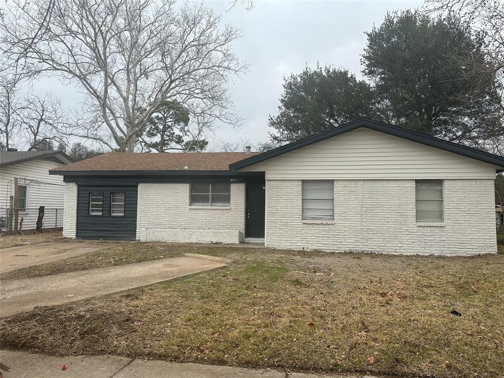 E Lilly Ln, Arlington, TX 76010