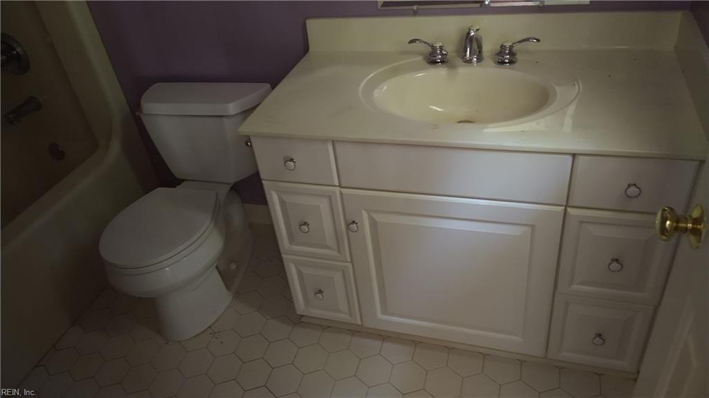Calverton Ct, Chesapeake, VA 23321