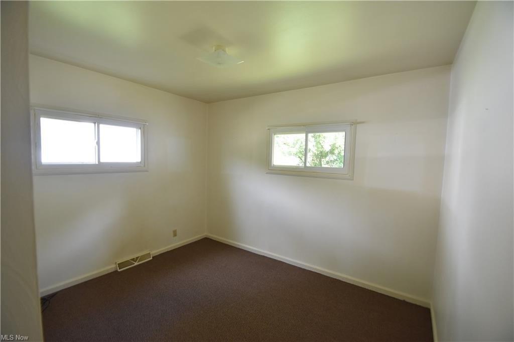 Bel Aire Ln, Youngstown, OH 44514