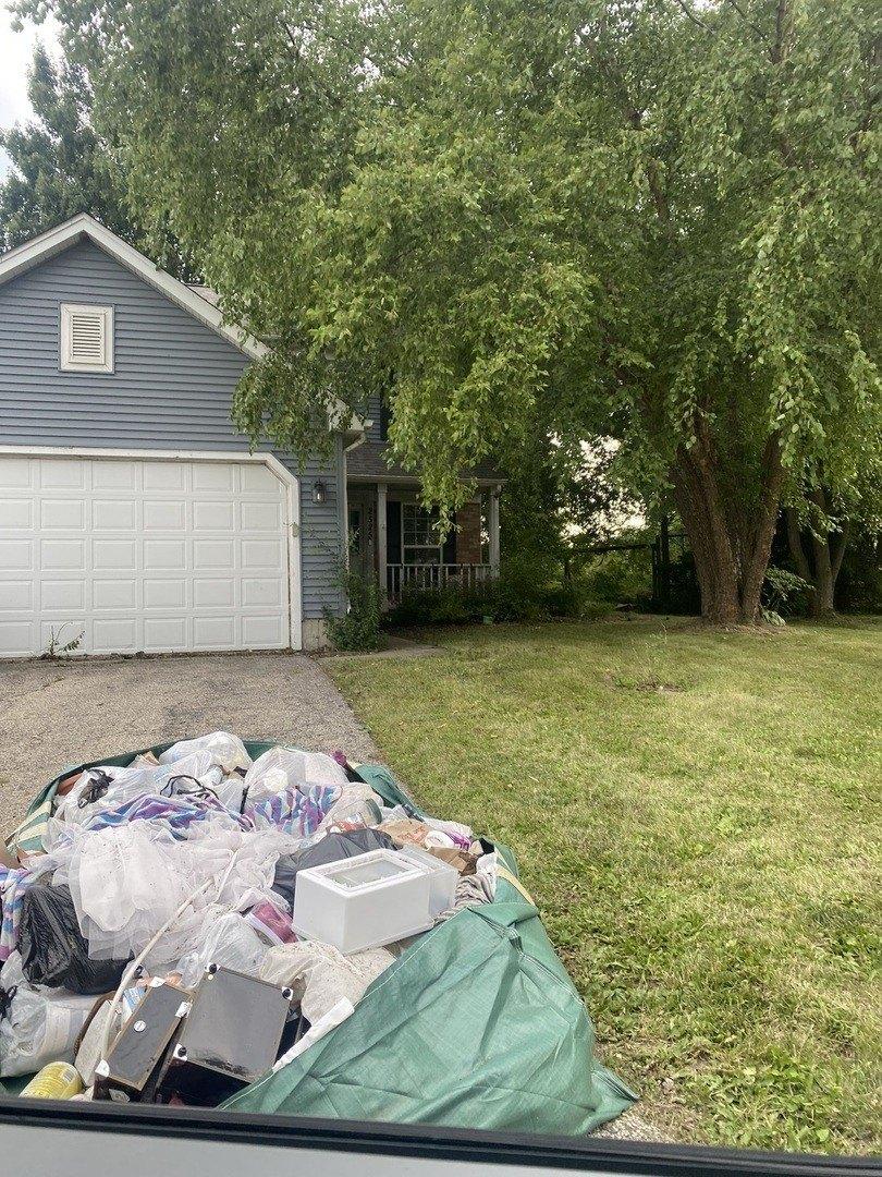 Applewood Ln, Woodstock, IL 60098