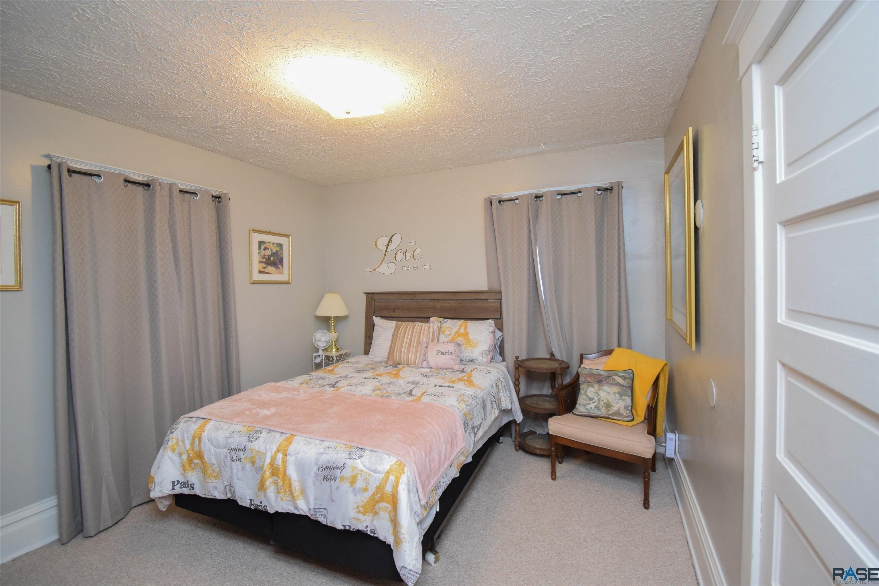 S Duluth Ave, Sioux Falls, SD 57104