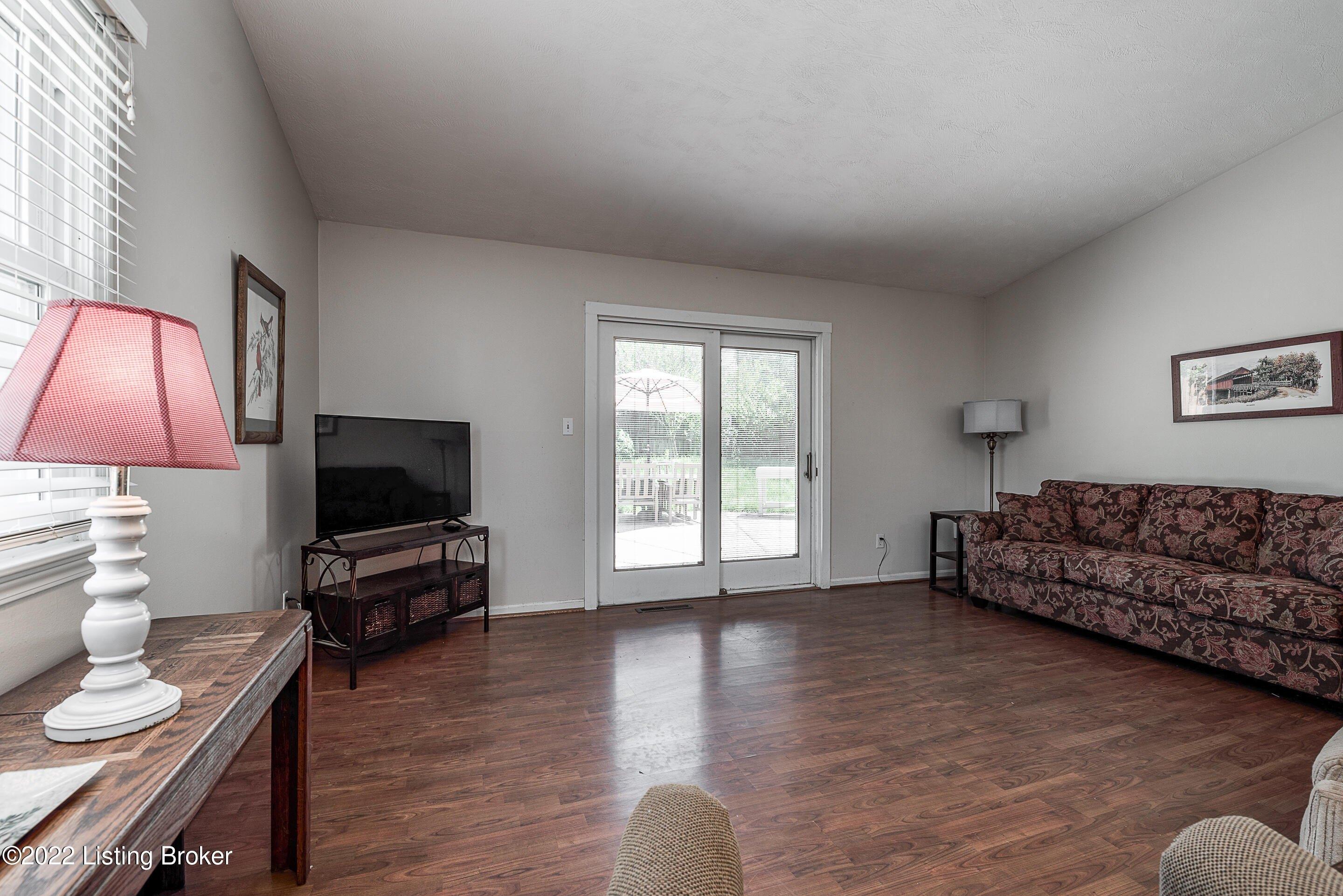 Rockhaven Ave, Louisville, KY 40220
