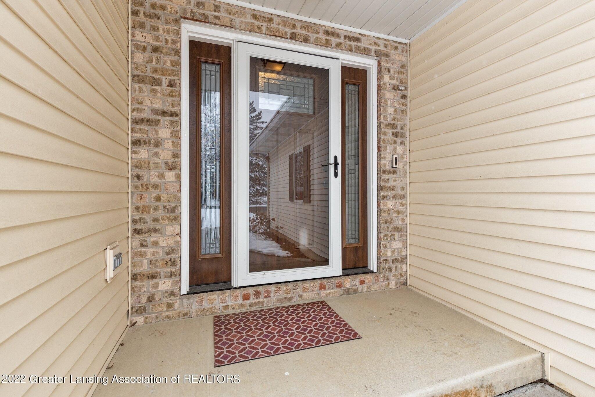 W Andre Dr, Grand Ledge, MI 48837