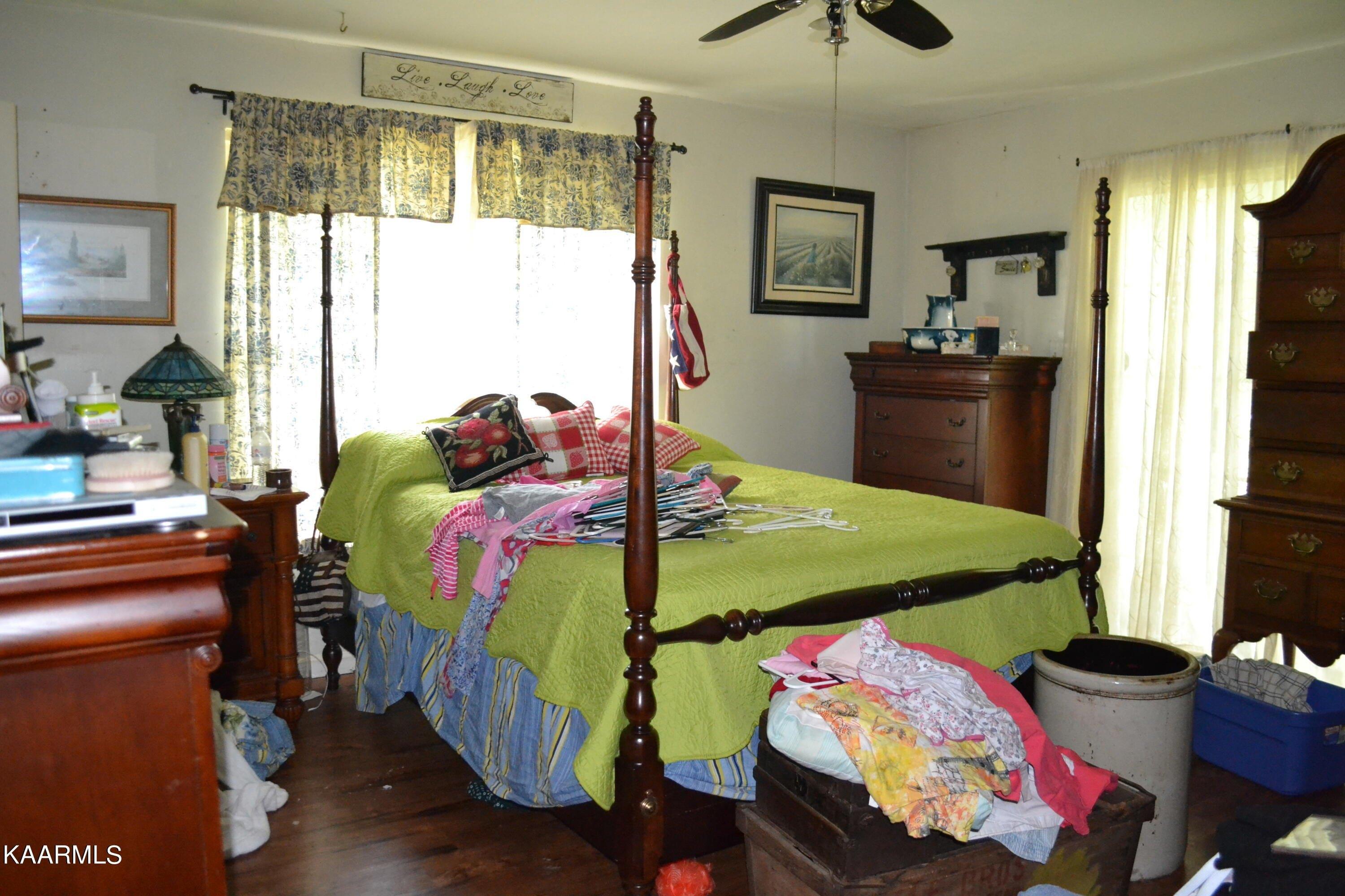 Robinson Dr, Louisville, TN 37777