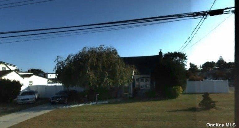 Weeks Rd, North Babylon, NY 11703