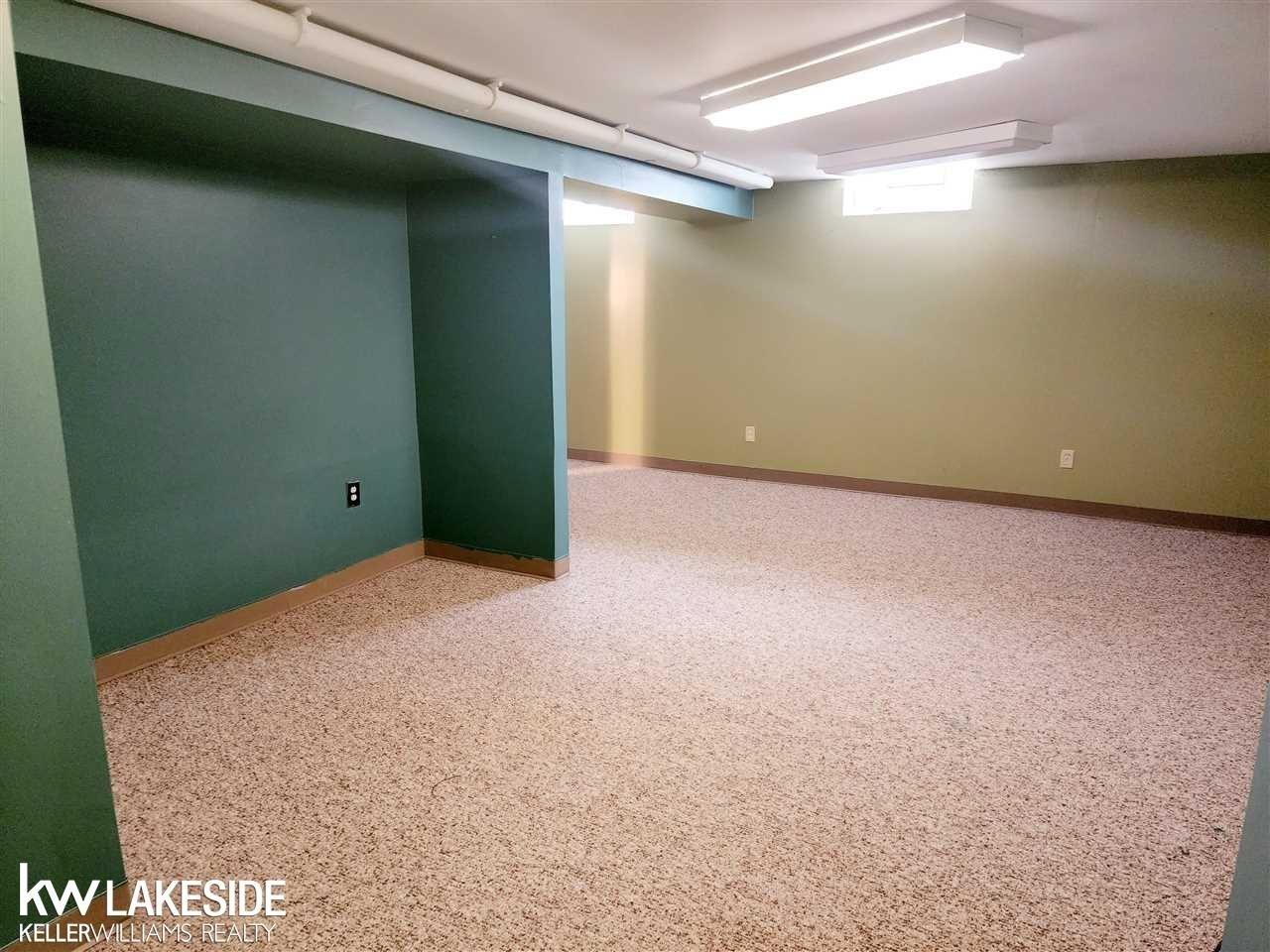 Floral St, Roseville, MI 48066