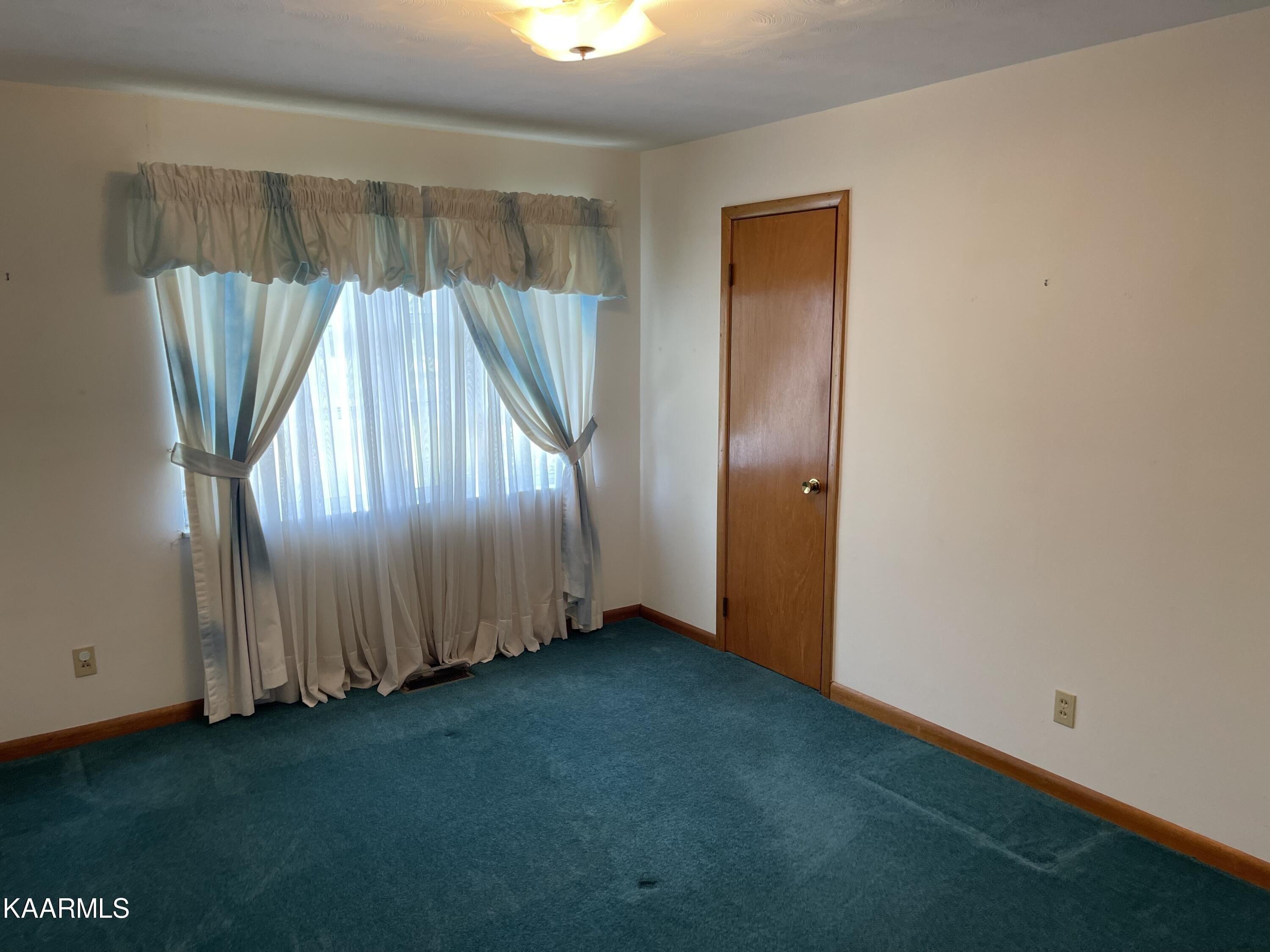 Oakmeade Rd, Powell, TN 37849