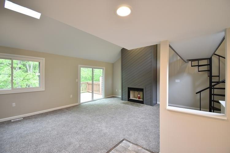 English Ct, Bushkill, PA 18324