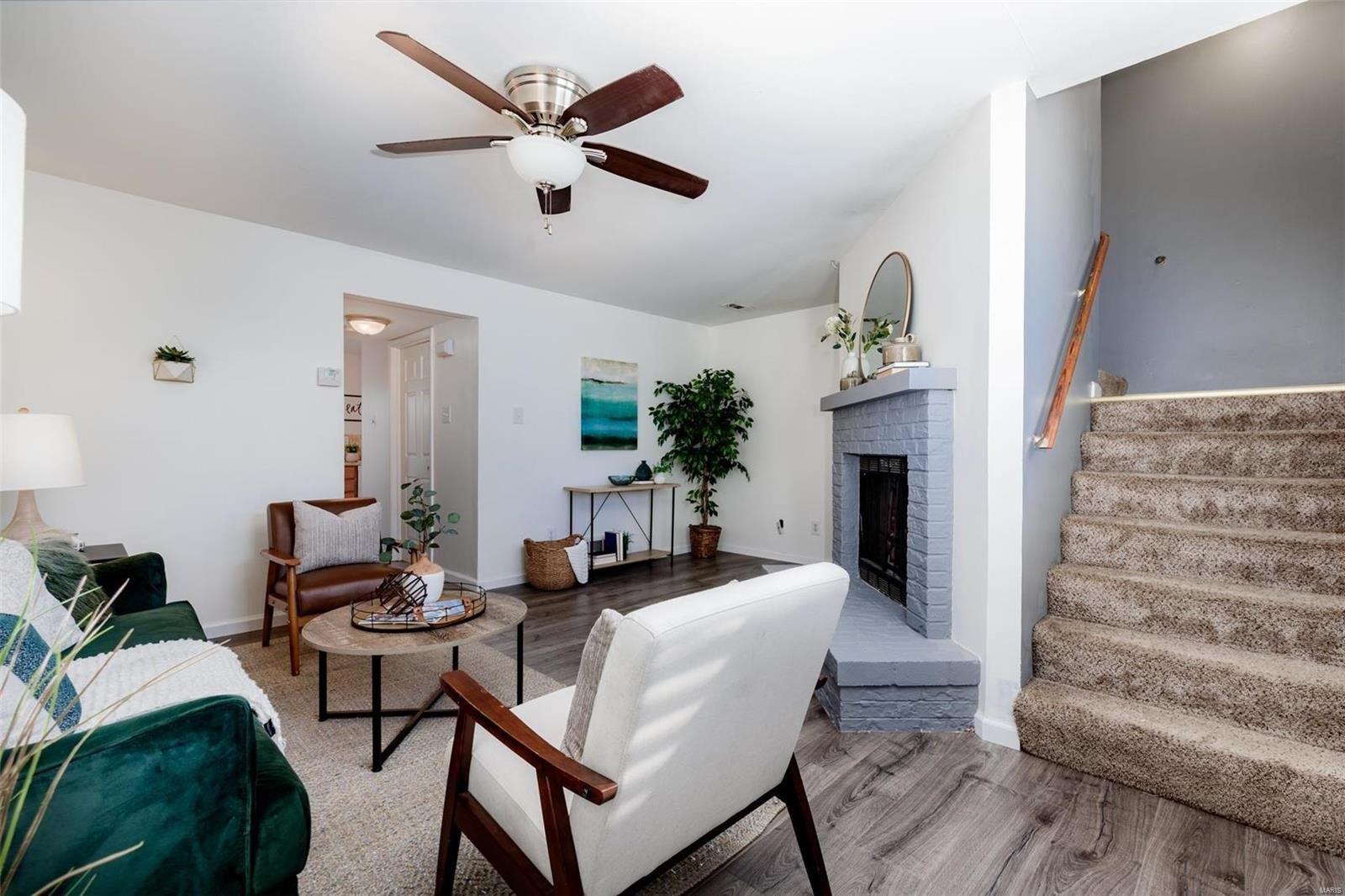 Della Dr, Saint Peters, MO 63376