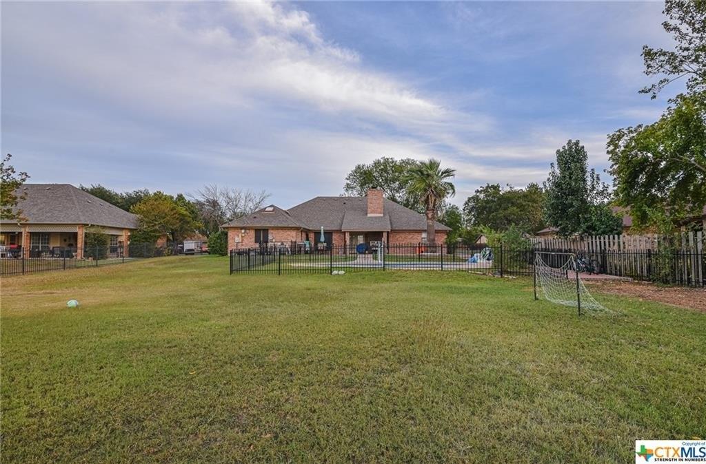 S Roy Reynolds Dr, Killeen, TX 76543