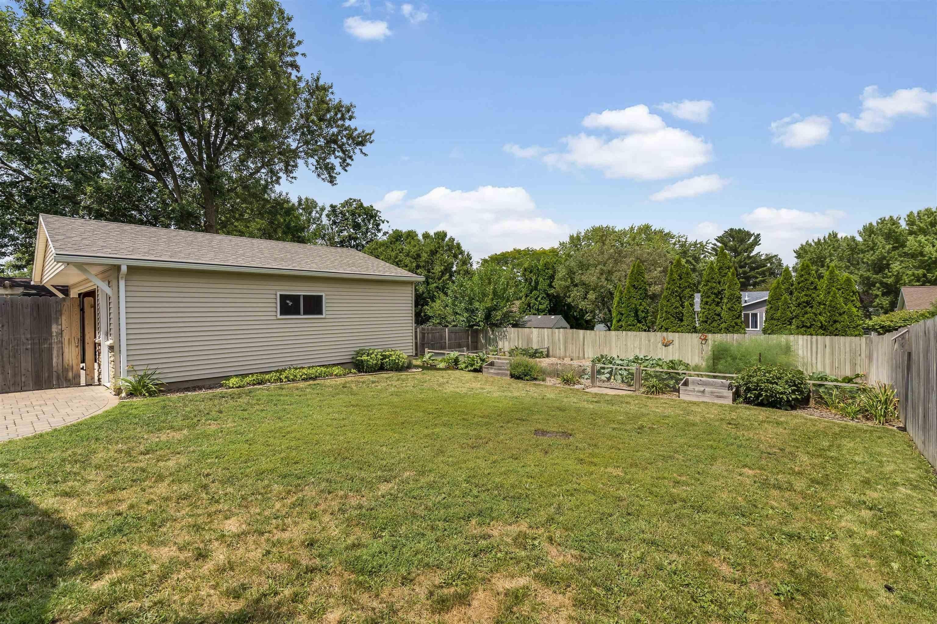 Orchard Dr, Cedar Falls, IA 50613