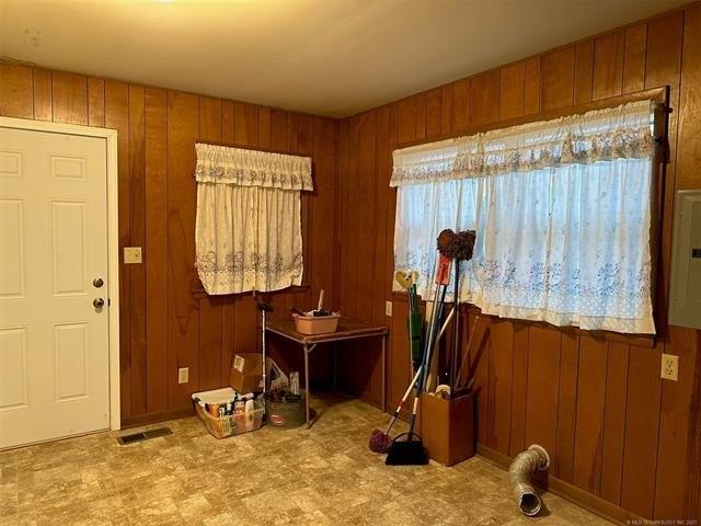 N Graham Ave, Wagoner, OK 74467