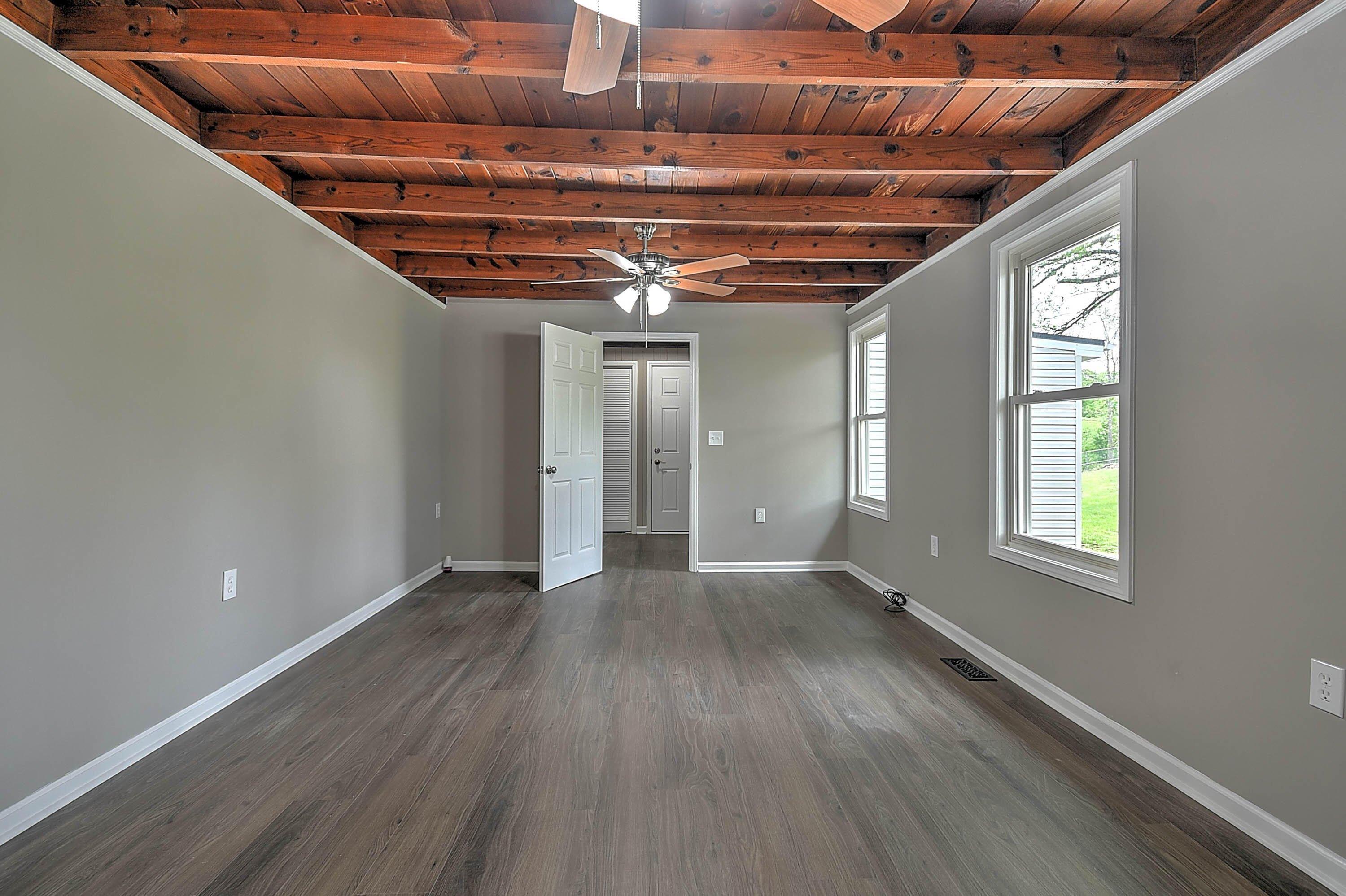 Neal Dr, Bristol, TN 37620