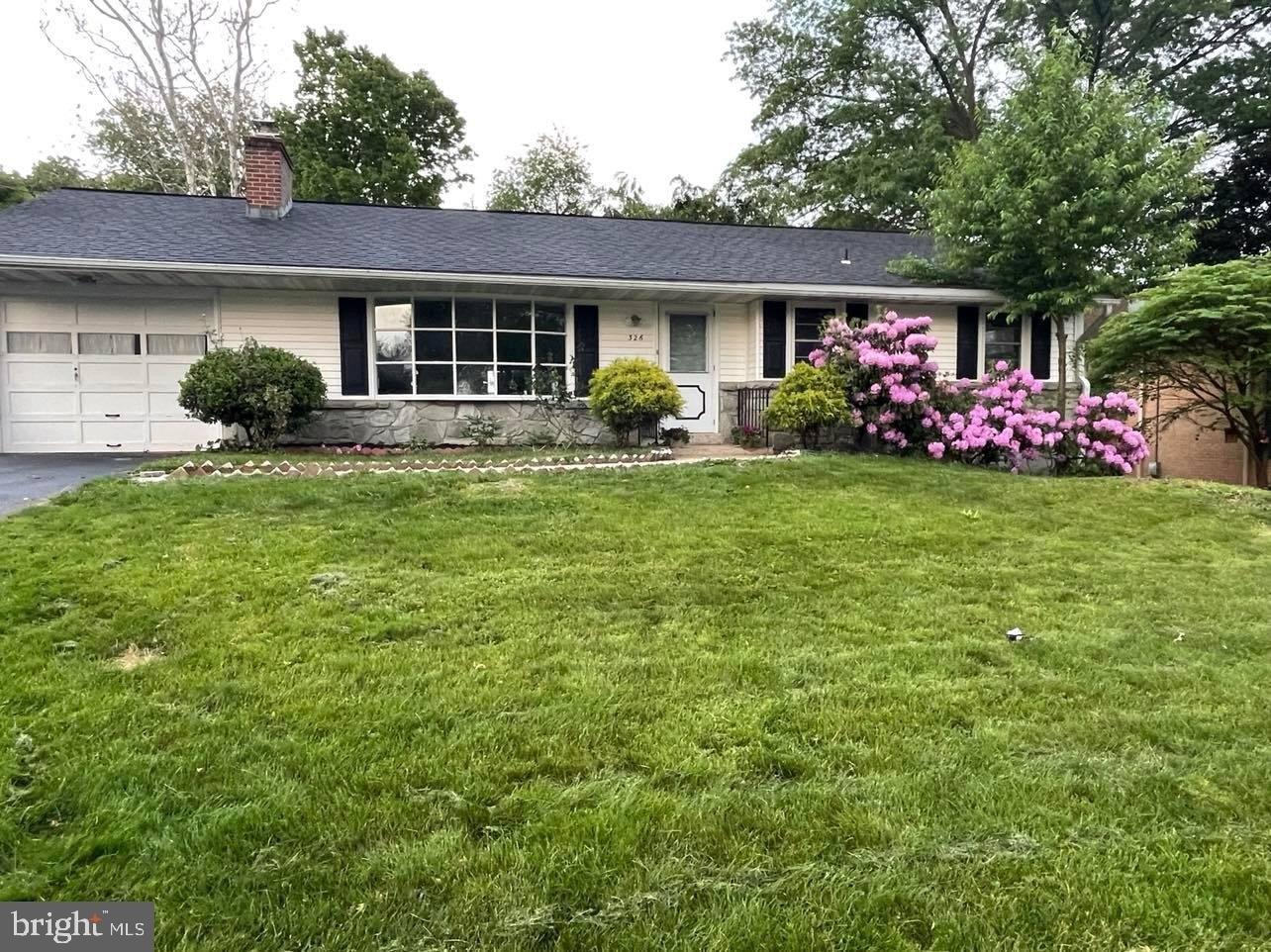 E Charlotte St, Millersville, PA 17551