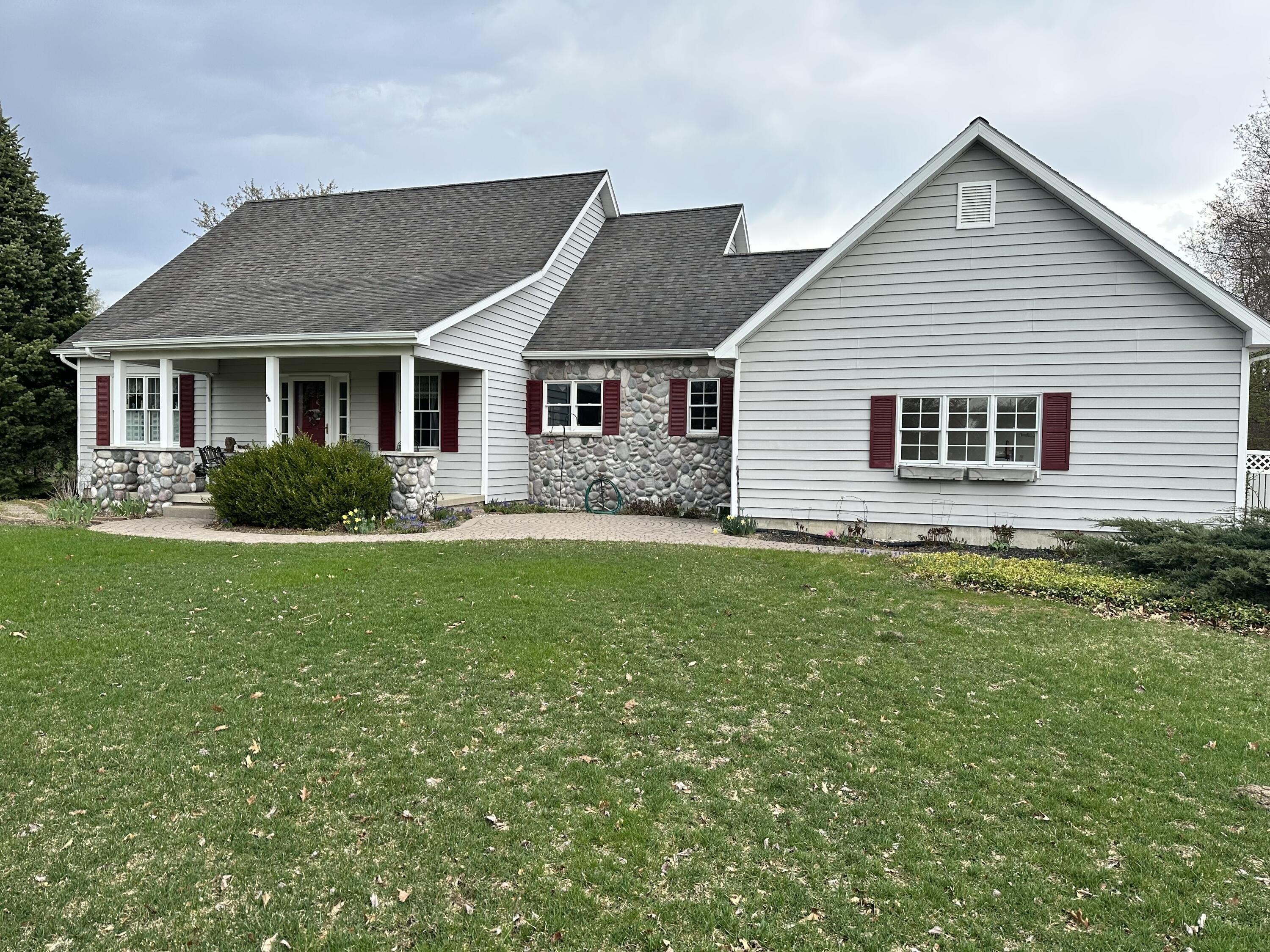 10 Mile Rd Ne, Comstock Park, MI 49321