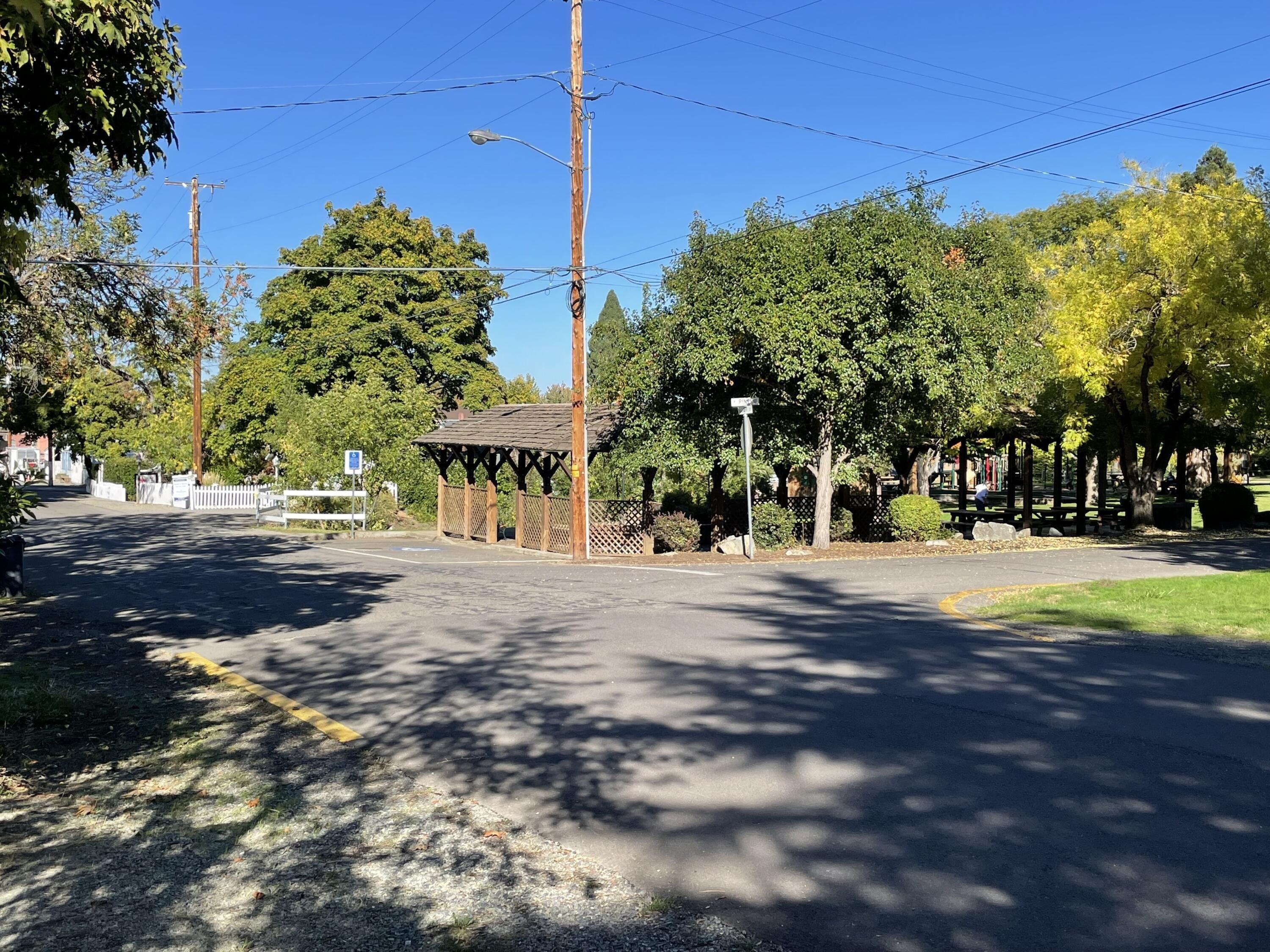 S 4th St, Jacksonville, OR 97530